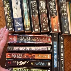 Laurel K Hamilton ANITA BLAKE VAMPIRE HUNTER novel collection paperbacks